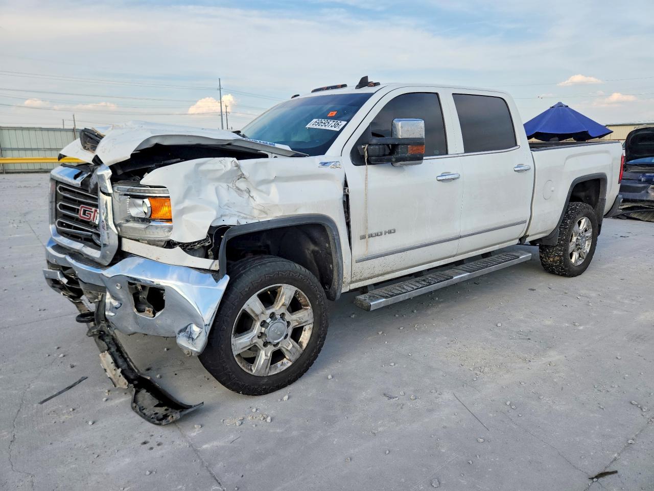 2019 GMC Sierra VIN 1GT12REY8KF122204 — COPART salvage auction photo