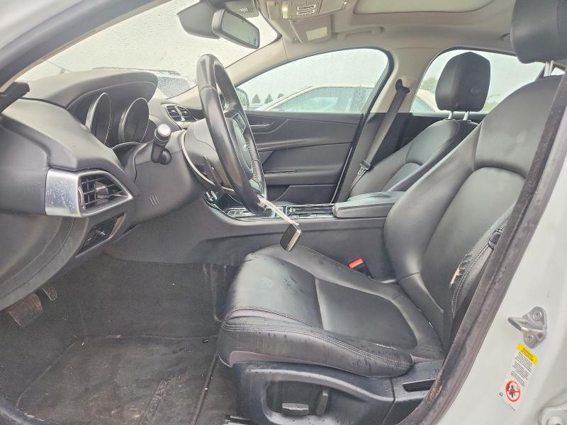 2018 Jaguar Xe VIN SAJAR4FX3JCP34333 COPART salvage auction — MINOR DENT/SCRATCHES, Il - Certificate Of Title (P), sold $4,500 on 2026-10-27 (photo 7)