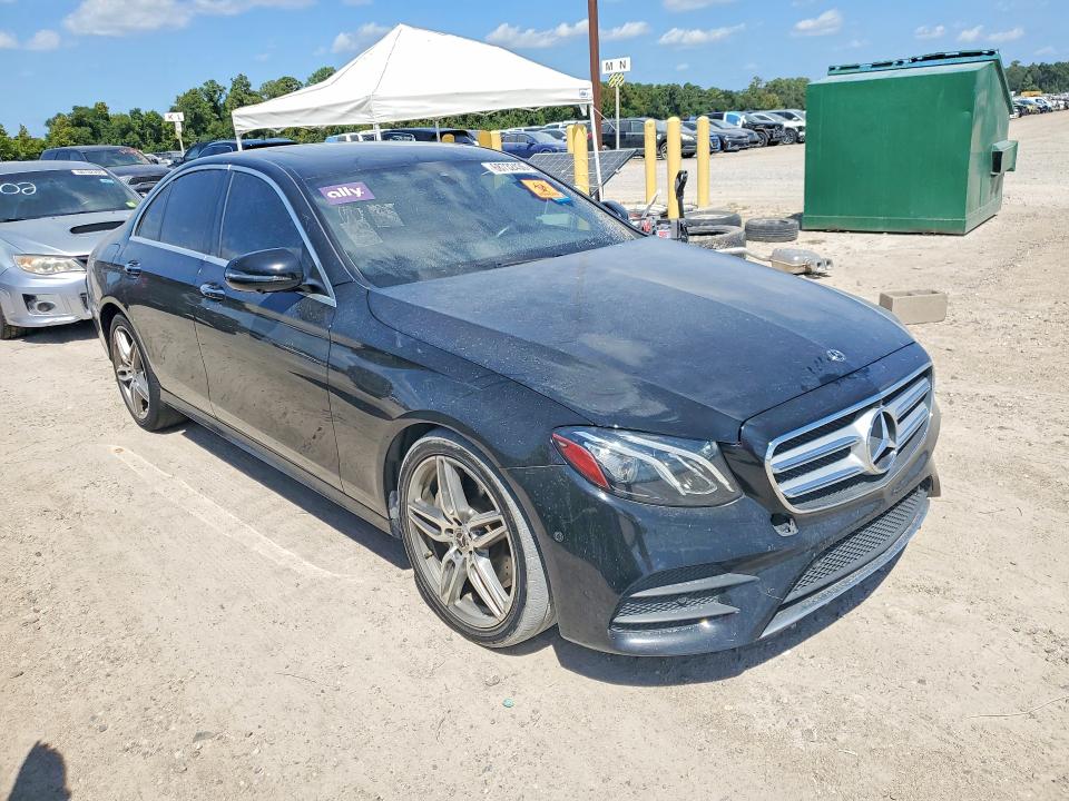 2019 Mercedes-benz E-klasse VIN WDDZF4JB4KA588307 COPART salvage auction — MINOR DENT/SCRATCHES, Tx - Certificate Of Title, sold $11,700 on 2026-10-21 (photo 4)