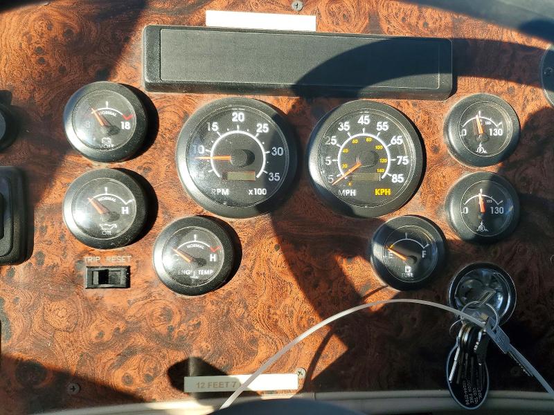 2000 Frht All other VIN 4UZ6XFBA5YCF99159 COPART salvage auction — MINOR DENT/SCRATCHES, CT, sold $2,450 on 2026-09-14 (photo 8)