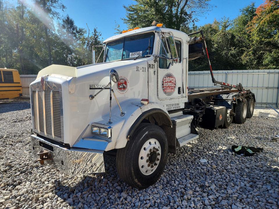2007 Kenworth T800 VIN 1NKDXBEX87J214896 — COPART salvage auction photo