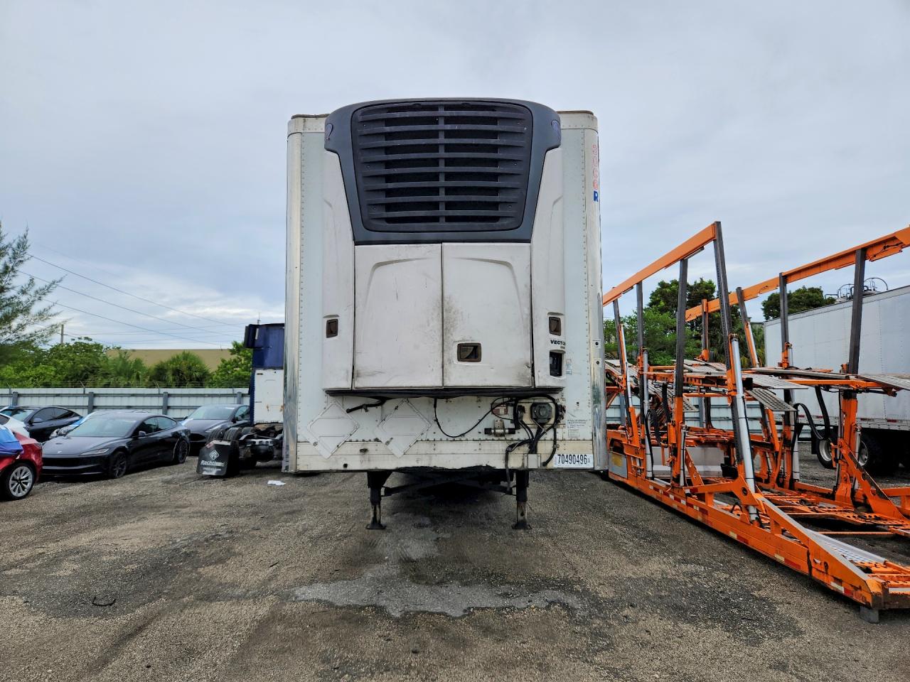 2016 Utility tr VIN 1UYVS2539GU615214 COPART salvage auction — Minor Dent/Scratches, Ct - Clean Title, sold $400 on 2026-10-13 (photo 5)