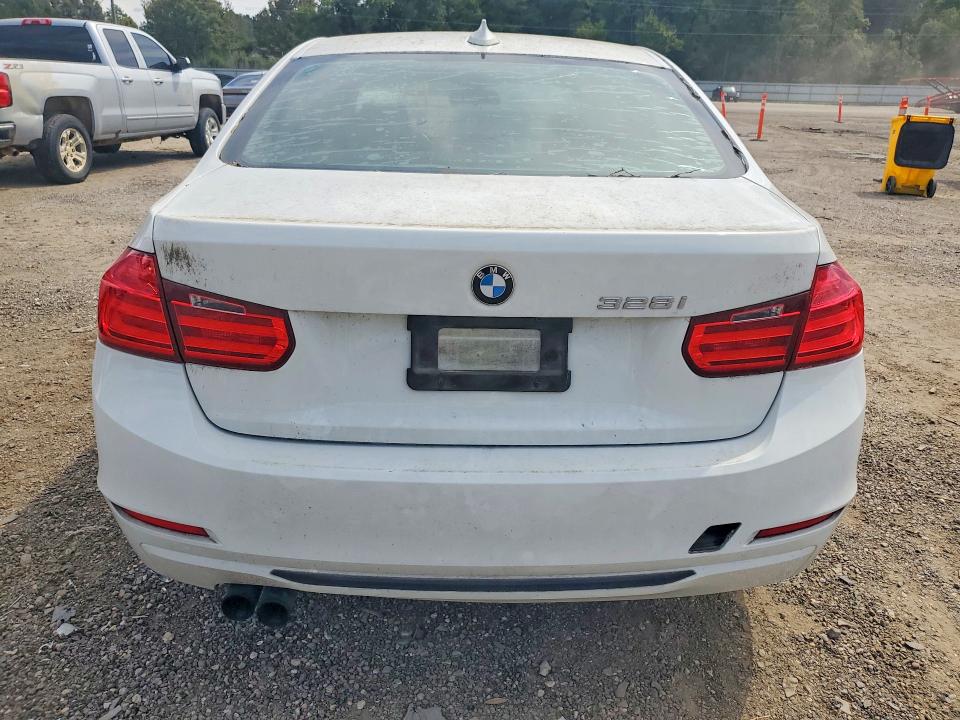 2012 BMW 3er VIN WBA3A5C5XCF342049 COPART salvage auction — MECHANICAL, LA - CERTIFICATE OF TITLE, sold $0 on 2026-09-16 (photo 6)