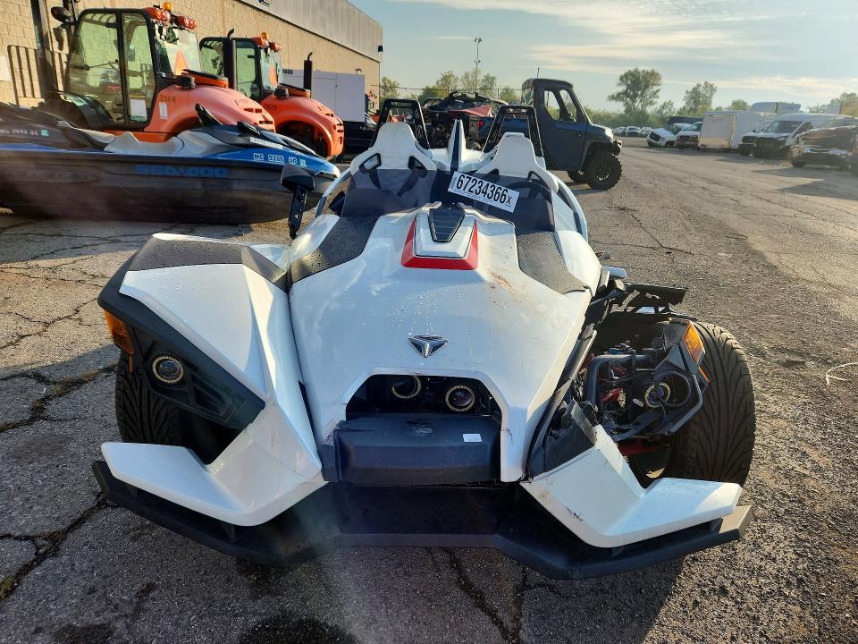 2016 Polaris Slingshot VIN 57XAAPFA1G7113152 COPART salvage auction — FRONT END, MI - CERTIFICATE OF TITLE, sold $3,550 on 2026-09-10 (photo 2)