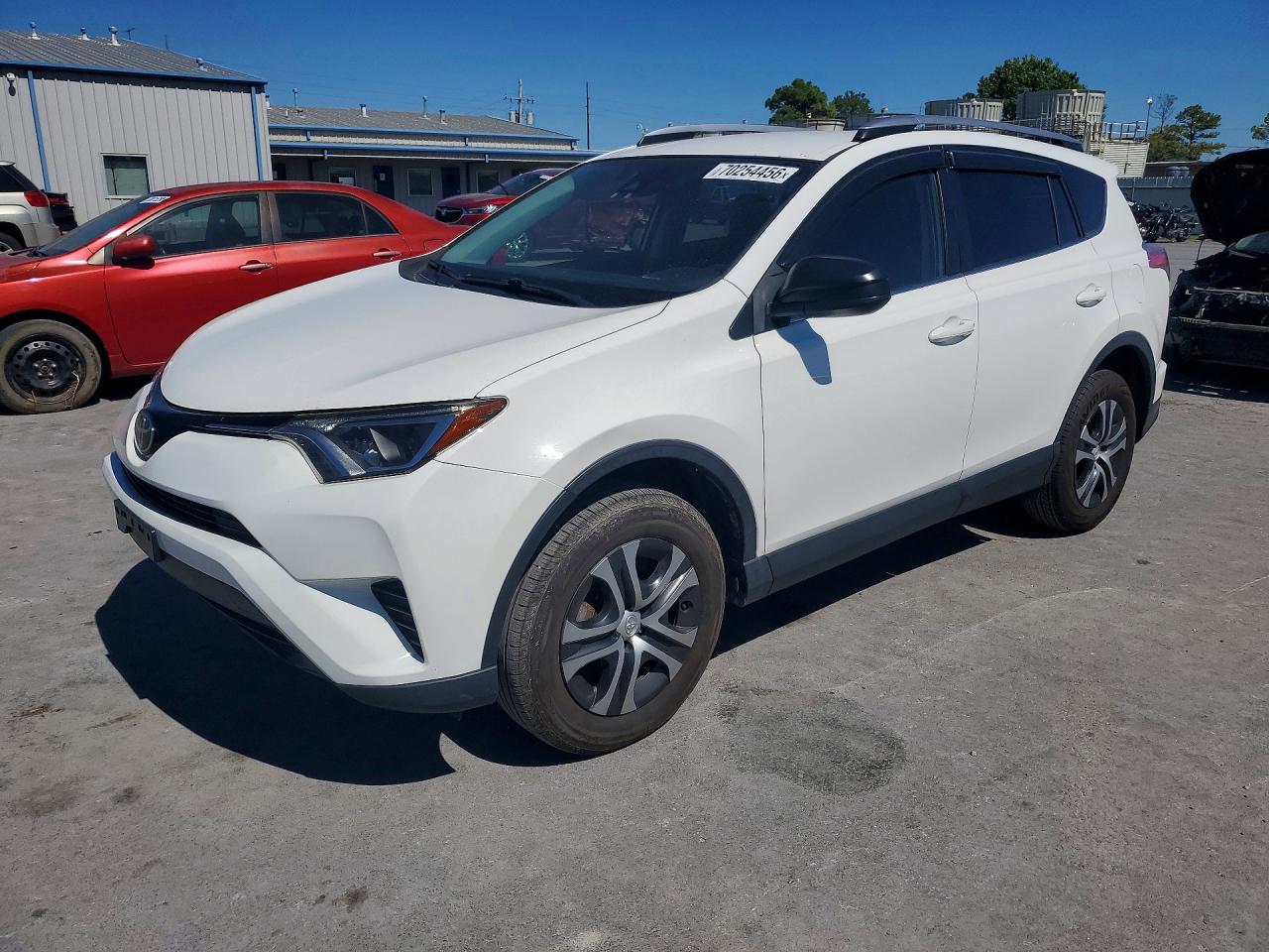 2018 Toyota RAV4 VIN JTMBFREV0JJ218435 — COPART salvage auction photo