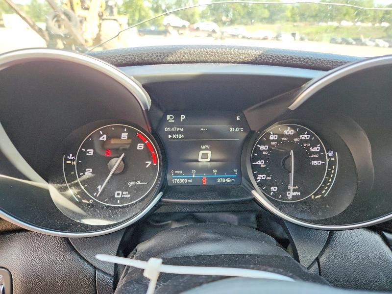 2018 Alfa romeo Giulia VIN ZARFAEDN5J7596540 COPART salvage auction — MINOR DENT/SCRATCHES, MN - CERTIFICATE OF TITLE, sold $0 on 2026-09-20 (photo 9)