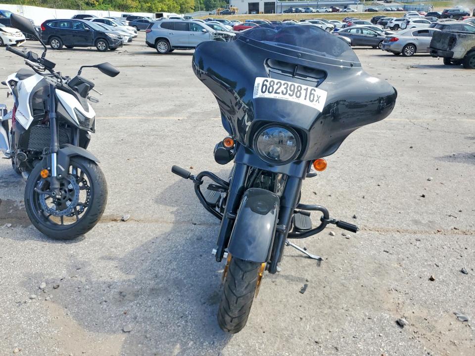 2022 Harley-davidson Street glide VIN 1HD1ABL23NB609152 COPART salvage auction — SIDE, Salvage Title, sold $8,200 on 2026-09-11 (photo 2)