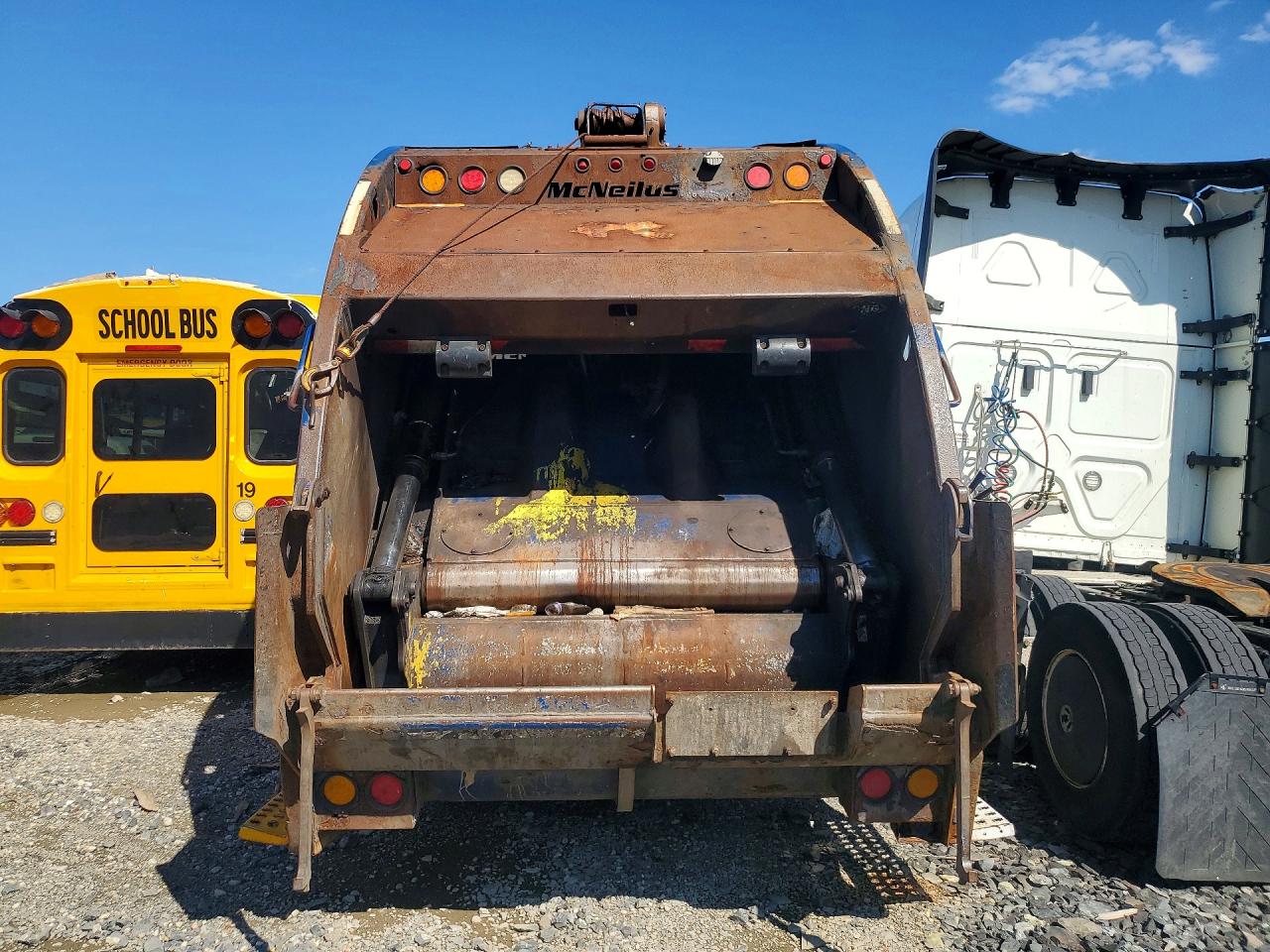 2011 Autocar Llc Xpeditor VIN 5VCACLLE8BH212852 COPART salvage auction — Minor Dent/Scratches, Nj - Clean Title Export Only, sold $1,650 on 2026-09-24 (photo 6)