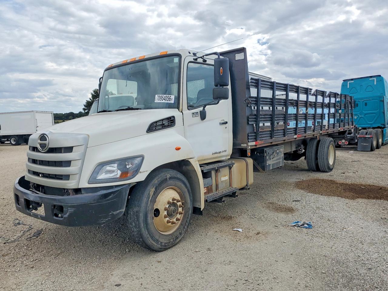 2017 Hino 258/268 VIN 5PVNE8JV1H4S55602 — COPART salvage auction photo