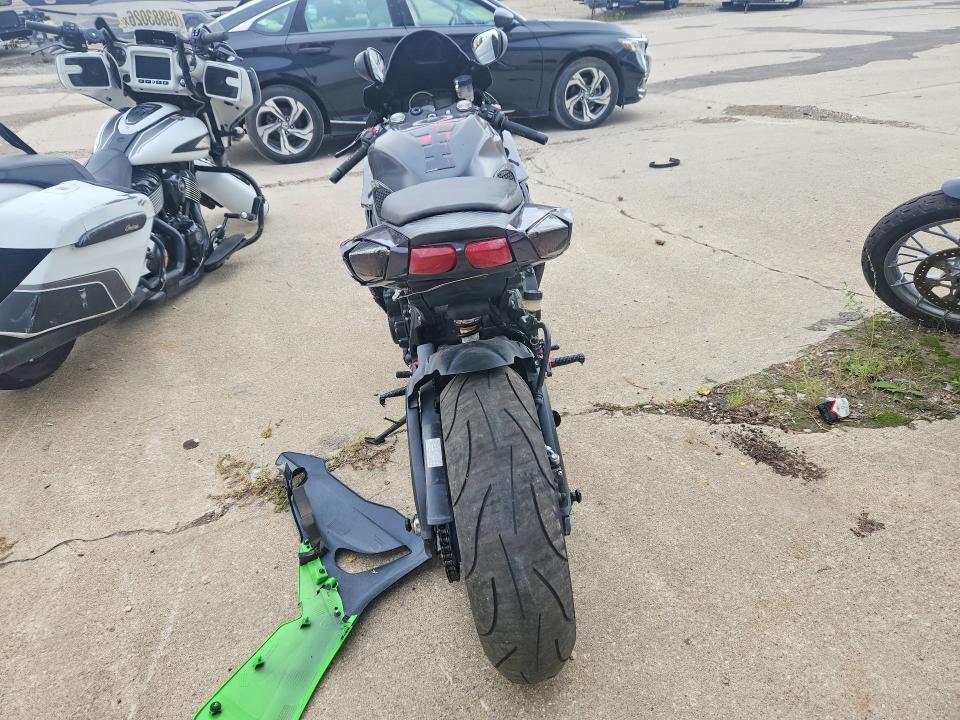 2017 Suzuki Gsx-r600 VIN JS1GN7FA7H2101166 COPART salvage auction — FRONT END, MI - CERTIFICATE OF TITLE, sold $2,350 on 2026-10-22 (photo 4)