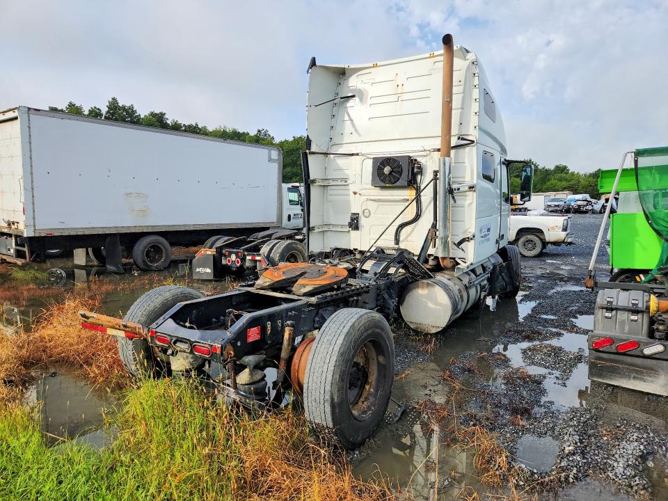 2020 Volvo VIN 4V4NC9EH6LN233697 COPART salvage auction — FRONT END, Salvage Title, sold $4,100 on 2026-09-05 (photo 3)