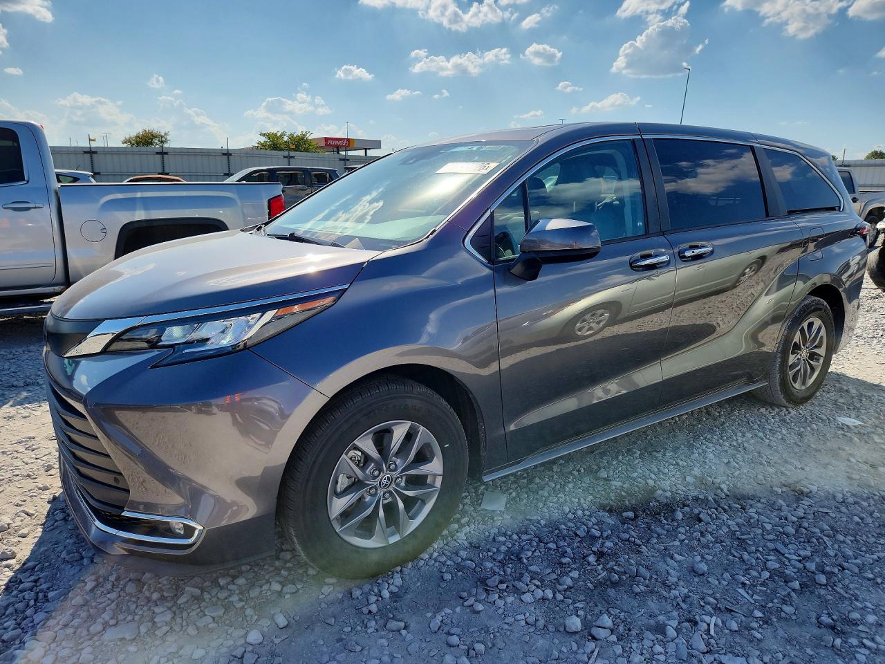 2023 Toyota Sienna VIN 5TDYRKEC7PS158057 — COPART salvage auction photo