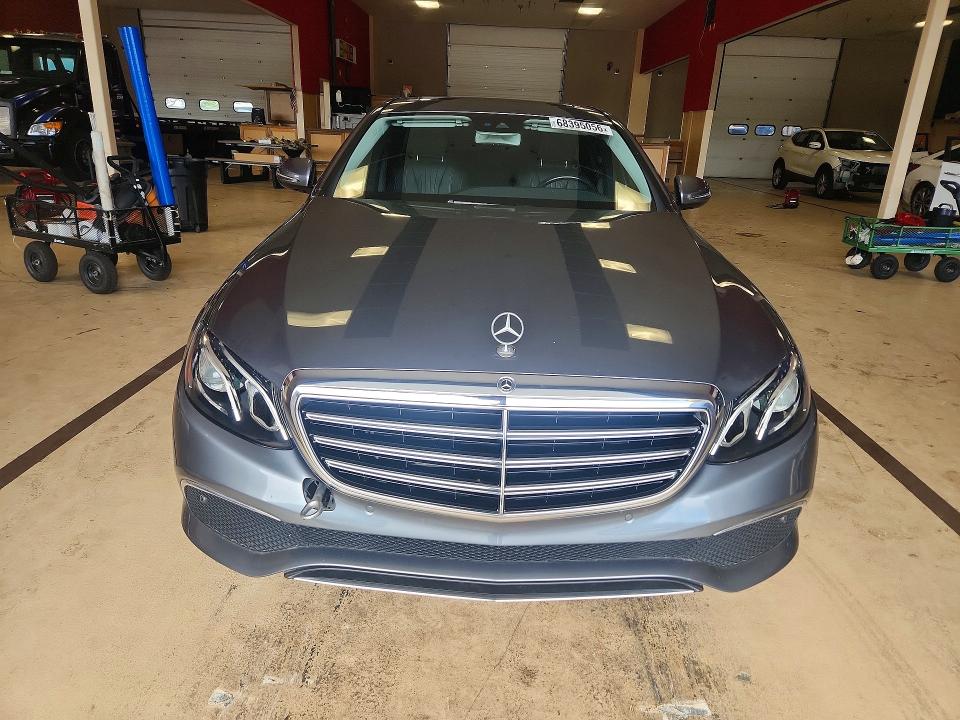 2018 Mercedes-benz E-klasse VIN WDDZF6GB2JA425205 COPART salvage auction — WATER/FLOOD, Ct - Cert Of Title-Salvage, sold $9,000 on 2026-10-04 (photo 5)