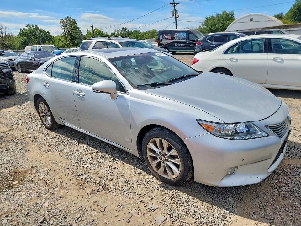 2013 Lexus ES VIN JTHBW1GG9D2002113 COPART salvage auction — MINOR DENT/SCRATCHES, Mt - Certificate Of Title, sold $950 on 2026-10-13 (photo 4)