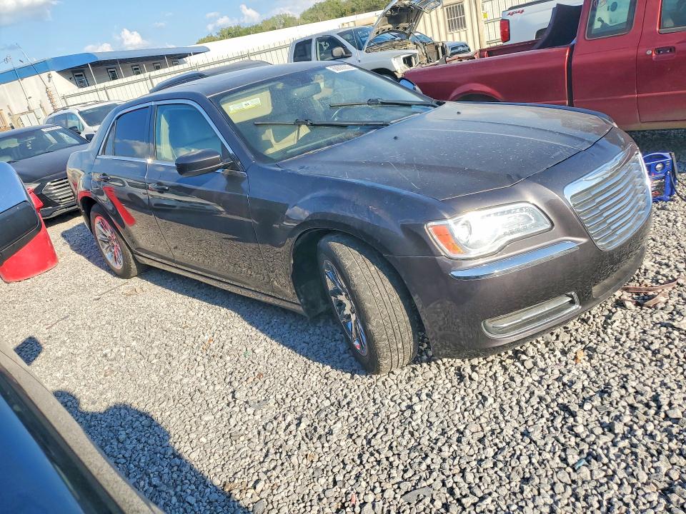 2014 Chrysler 300 VIN 2C3CCAAG8EH278559 COPART salvage auction — NORMAL WEAR, Al - Certificate Of Title (P), sold $750 on 2026-10-06 (photo 4)