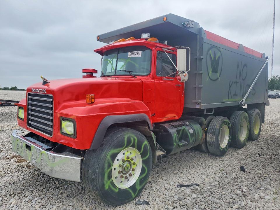 1998 Mack 600 Rd600 VIN 1M2P270Y2WM036373 COPART salvage auction — VANDALISM, KY - CERT OF TITLE-REBUILT VEHICLE, sold $10,300 on 2026-09-29 (photo 1)