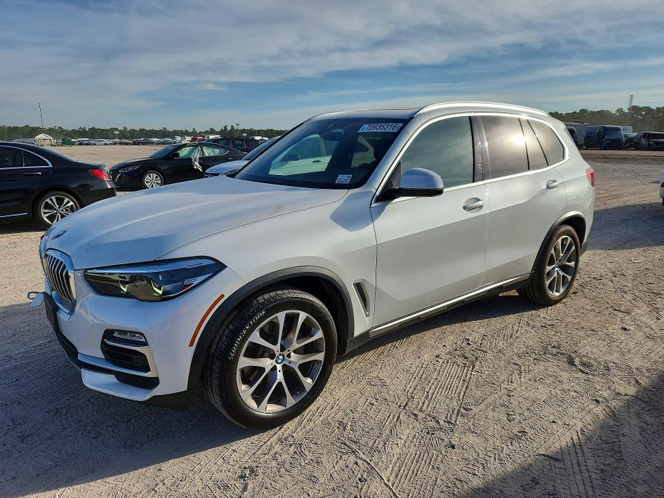 2020 BMW X5 VIN 5UXCR6C03L9B86961 COPART salvage auction — MINOR DENT/SCRATCHES, Salvage Title, sold $22,000 on 2026-10-23 (photo 1)