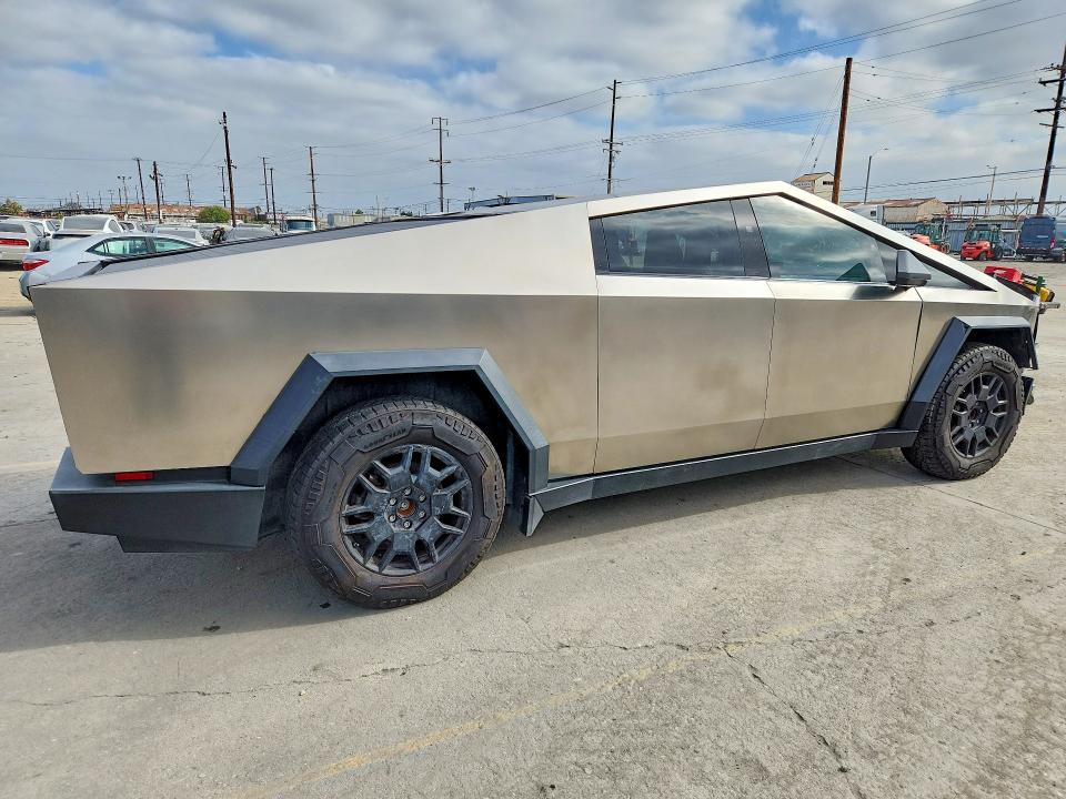 2024 Tesla Cybertruck VIN 7G2CEHED8RA000054 COPART salvage auction — FRONT END, Ca - Salvage Certificate, sold $21,700 on 2026-09-30 (photo 3)