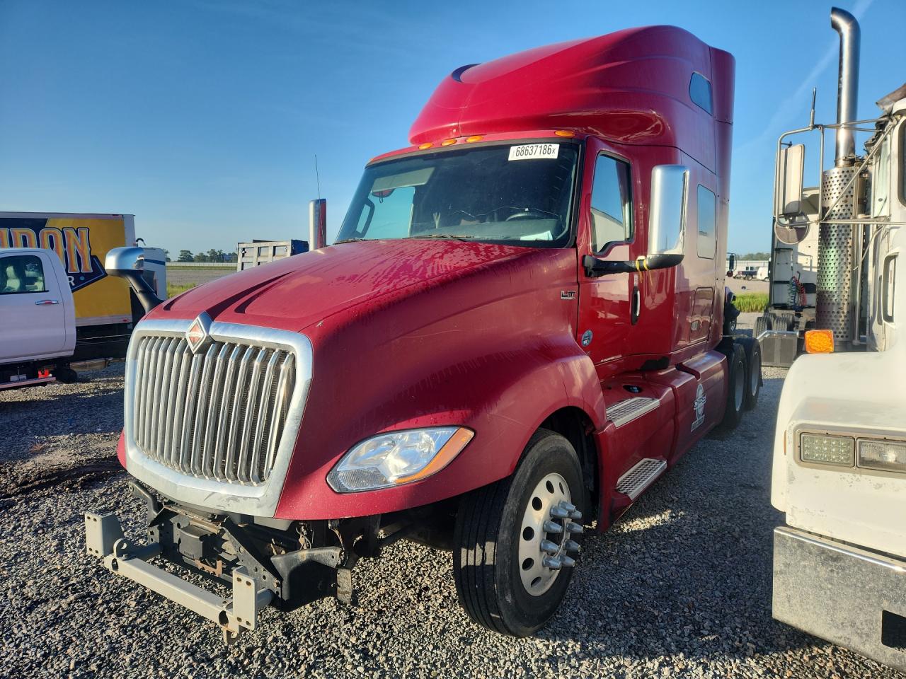 2018 International LT VIN 3HSDZAPR5JN417292 — COPART salvage auction photo