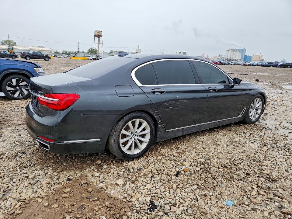 2018 BMW 7er VIN WBA7F2C53JG424133 COPART salvage auction — SIDE, Salvage Title, sold $9,400 on 2026-10-16 (photo 3)