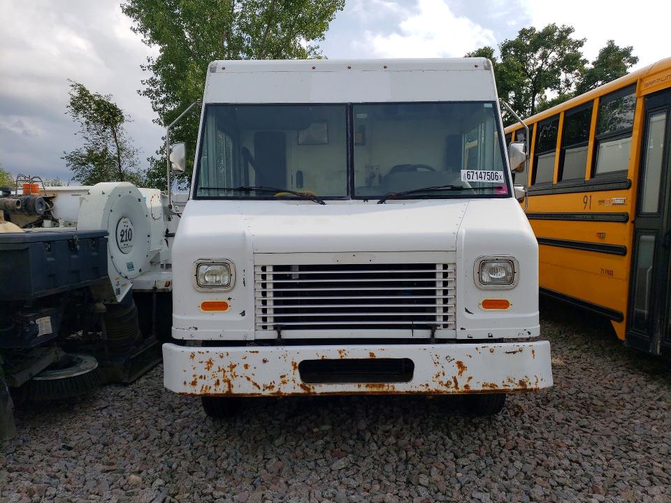 2017 Freightliner Mt45g VIN 4UZAC2EA7HCJB3342 COPART salvage auction — MINOR DENT/SCRATCHES, MN - CERTIFICATE OF TITLE, sold $2,150 on 2026-09-21 (photo 5)