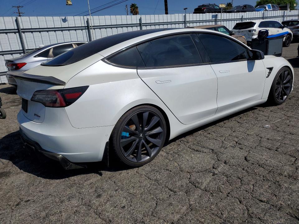 2020 Tesla Model 3 VIN 5YJ3E1EC1LF714233 COPART salvage auction — MINOR DENT/SCRATCHES, Ca - Dis/Dlr/Exp Only Clean Title (P), sold $7,800 on 2026-10-06 (photo 3)
