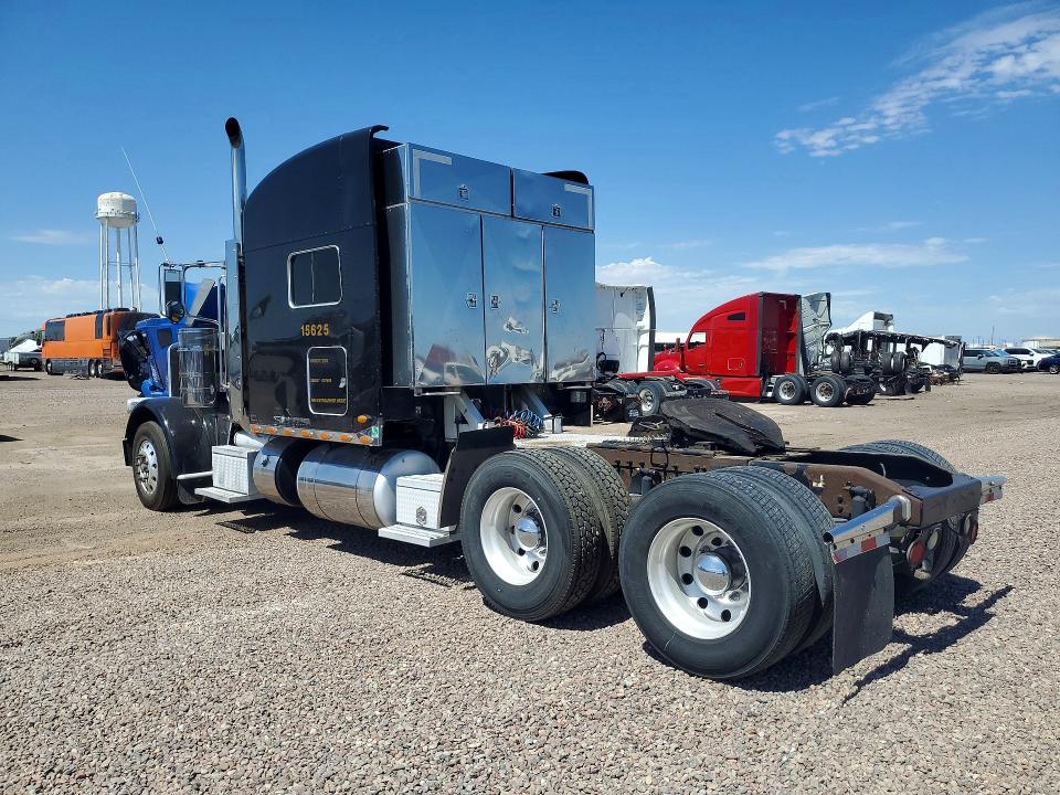 2013 Peterbilt 388 VIN 1XPWD49X5DD172303 COPART salvage auction — NORMAL WEAR, AZ - CERTIFICATE OF TITLE, sold $22,500 on 2026-09-25 (photo 2)