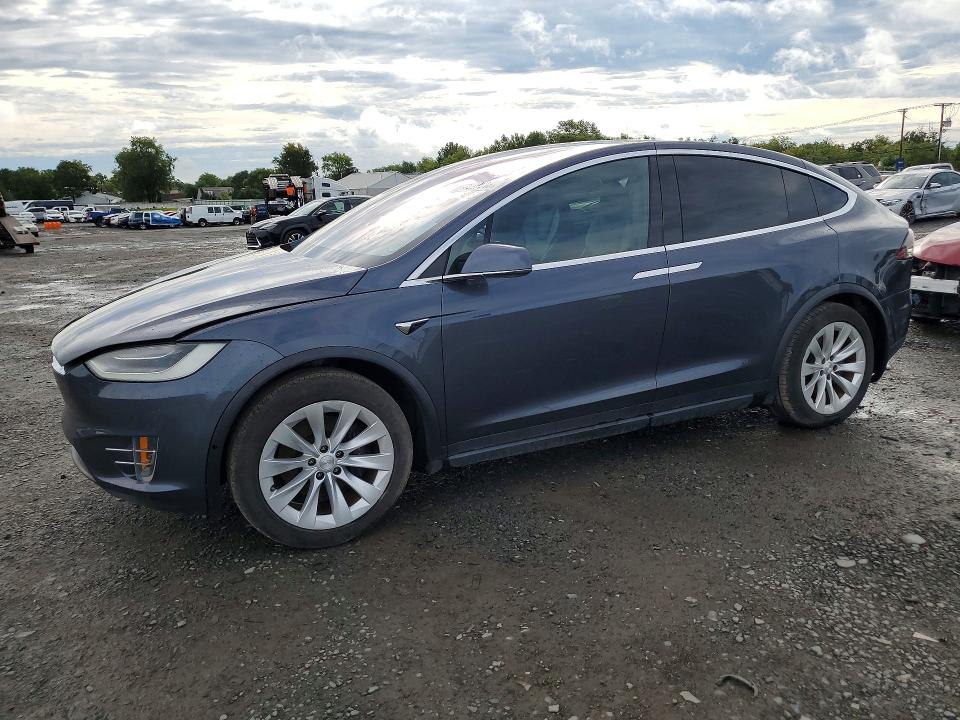 2020 Tesla Model x VIN 5YJXCBE21LF261784 — COPART salvage auction photo