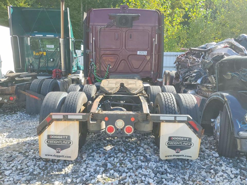 2018 Freightliner Cascadia 125 VIN 3AKJGLDVXJSJK1266 COPART salvage auction — MECHANICAL, MA - CERTIFICATE OF TITLE, sold $11,700 on 2026-10-20 (photo 6)