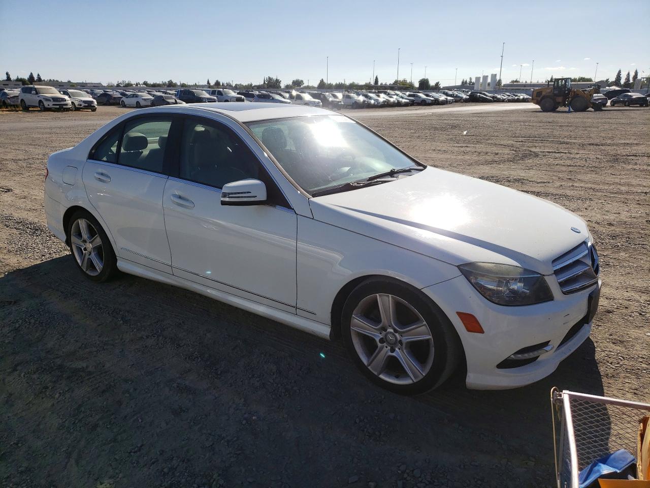 2011 Mercedes-Benz C-klasse VIN WDDGF5EB5BR176597 COPART salvage auction — Normal Wear, Sd - Salvage Title, sold $1,100 on 2026-09-22 (photo 4)