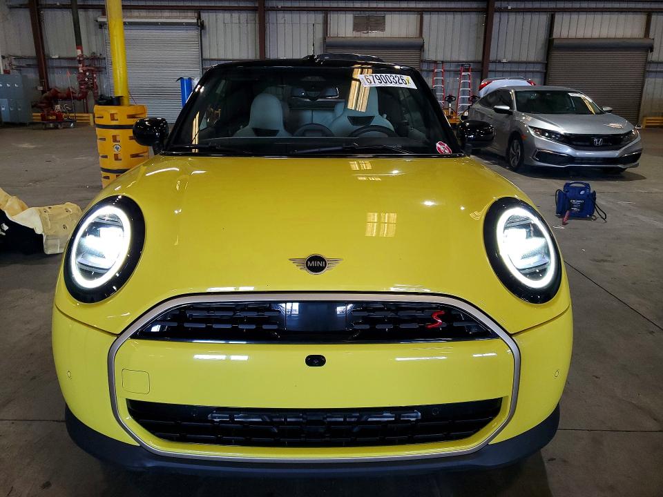 2025 Mini Cooper VIN WMW23GX02S2X28129 COPART salvage auction — WATER/FLOOD, Fl - Cert Of Title Slvg Rebuildable, sold $7,000 on 2026-10-12 (photo 5)