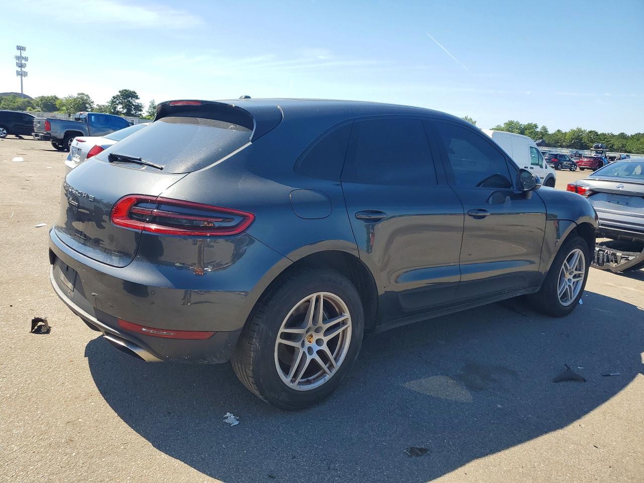 2017 Porsche Macan VIN WP1AA2A58HLB09354 COPART salvage auction — Front End, Ct - Clean Title, sold $2,800 on 2026-09-18 (photo 3)
