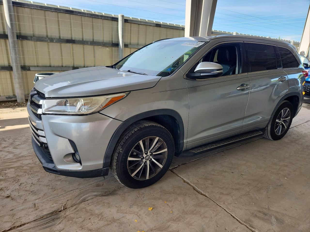 2017 Toyota Highlander — VIN 5TDKZRFH8HS516910