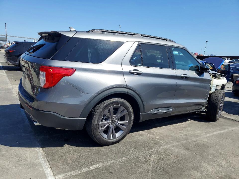 2024 Ford Explorer VIN 1FMSK7DH2RGA17538 COPART salvage auction — FRONT END, Salvage Title, sold $9,000 on 2026-10-07 (photo 3)