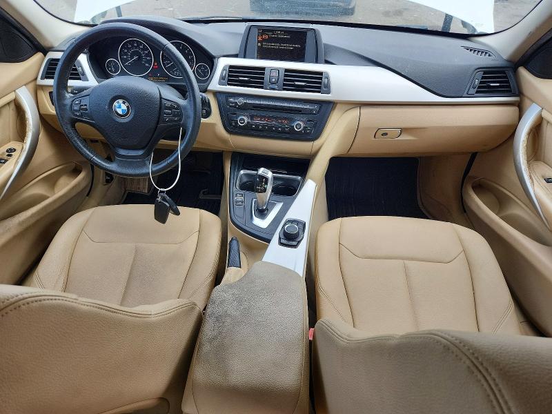 2015 BMW 3er VIN WBA3B1G55FNT64745 COPART salvage auction — MINOR DENT/SCRATCHES, Fl - Certificate Of Title, sold $0 on 2026-10-02 (photo 8)