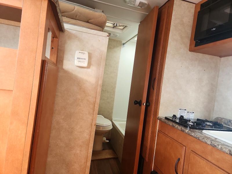 2015 Gulf stream Ameri-lite VIN 1NL1GTF24F1117460 COPART salvage auction — NORMAL WEAR, MI - DEALER ONLY CLEAN TITLE, sold $475 on 2026-10-06 (photo 6)