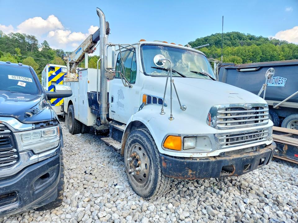 2003 Sterling Medium duty/box trucks VIN 2FZAAKAK83AK40163 COPART salvage auction — HAIL, WV - SALVAGE CERTIFICATE, sold $1,700 on 2026-09-16 (photo 4)