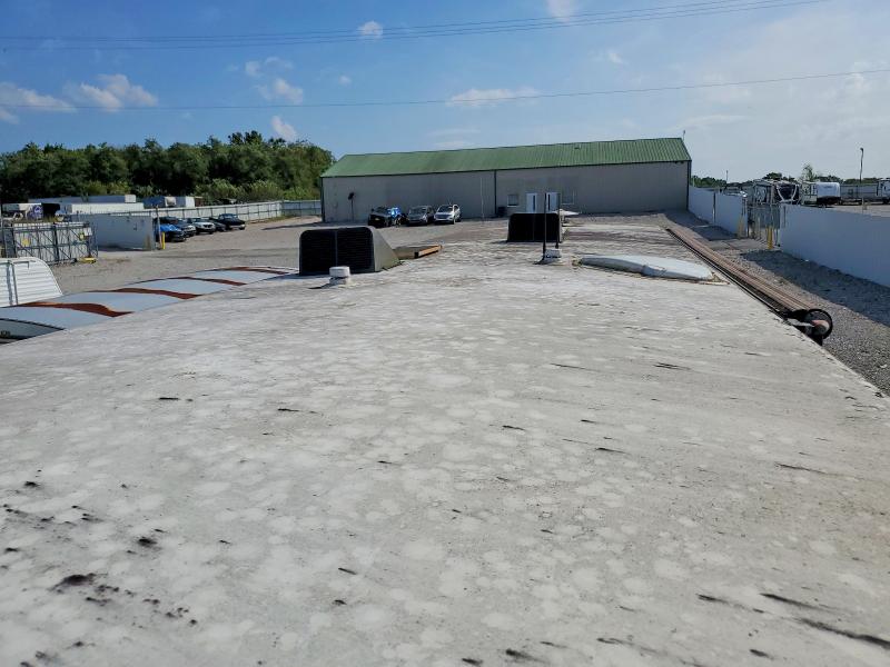 2005 Winnebago Suncruiser VIN 5B4MP67G553399602 COPART salvage auction — ROOF, KY - CERT OF TITLE-SALVAGE, sold $4,500 on 2026-10-01 (photo 9)