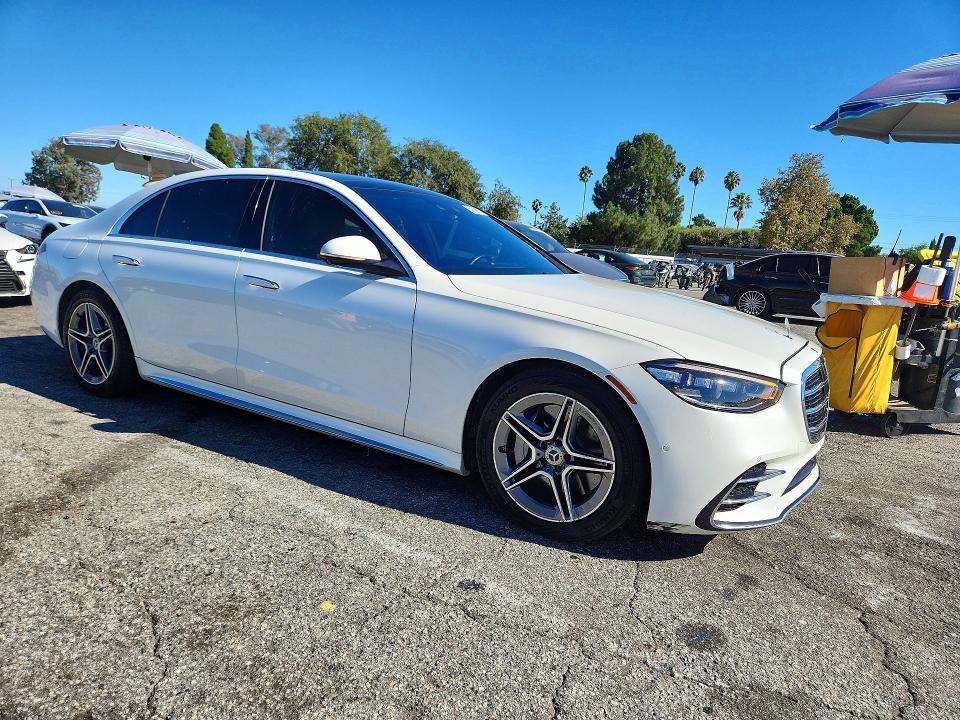 2022 Mercedes-benz S class VIN W1K6G6DB7NA066654 COPART salvage auction — SIDE, CA - NON-REPAIRABLE VEHICLE CERT, sold $26,250 on 2026-10-02 (photo 4)