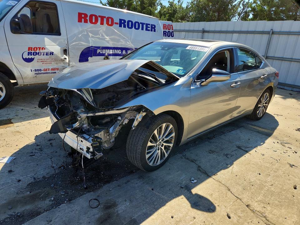 2020 Lexus ES VIN 58ADZ1B18LU067451 — COPART salvage auction photo