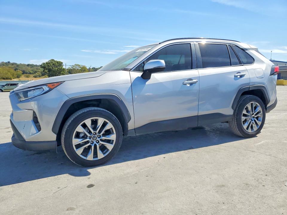 2019 Toyota Rav 4 VIN 2T3C1RFV8KC011880 — COPART salvage auction photo