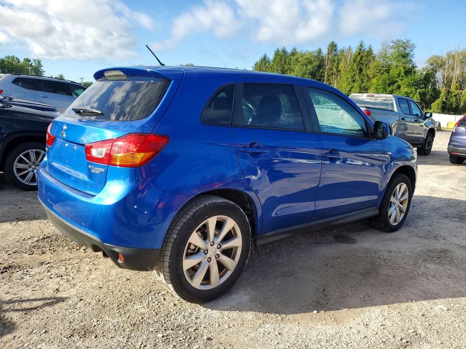 2015 Mitsubishi Outlander VIN 4A4AP3AU5FE030666 COPART salvage auction — MINOR DENT/SCRATCHES, Salvage Title, sold $4,500 on 2026-10-08 (photo 3)