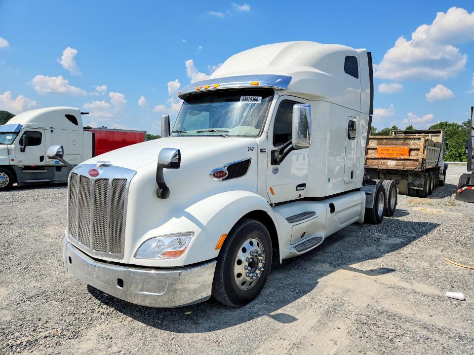 2021 Peterbilt 579 VIN 1XPBD49X1MD766188 COPART salvage auction — NORMAL WEAR, SC - DEALER ONLY SALVAGE TITLE, sold $15,600 on 2026-09-09 (photo 1)