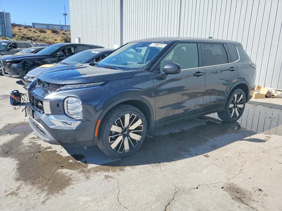 2025 Mitsubishi Outlander VIN JA4J4VA82SZ060042 COPART salvage auction — FRONT END, Nv - Salvage Title, sold $12,000 on 2026-10-12 (photo 1)