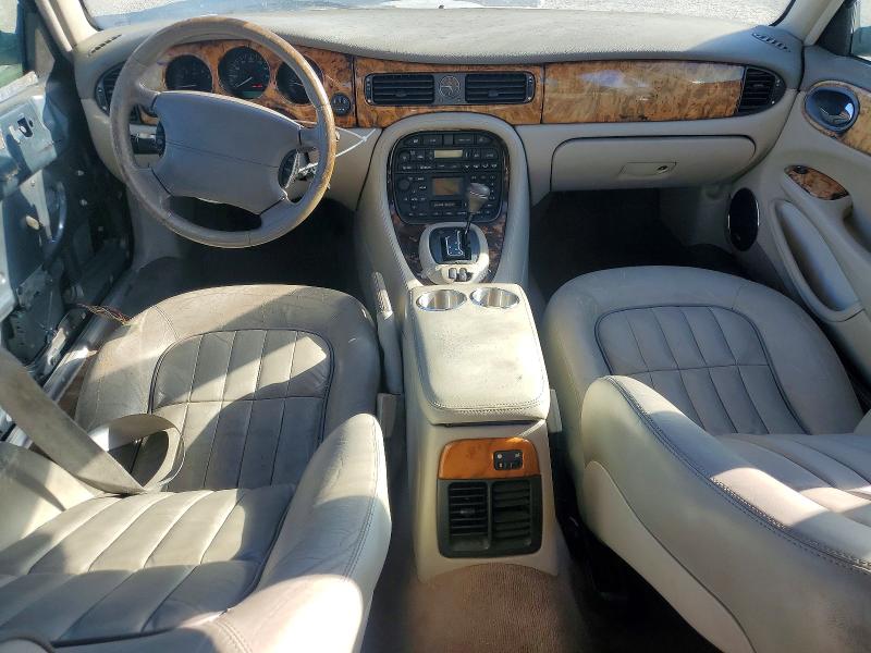 2001 Jaguar Xj series VIN SAJDA14C71LF28390 COPART salvage auction — MINOR DENT/SCRATCHES, CA - DIS/DLR/EXP ONLY CLEAN TITLE, sold $100 on 2026-09-11 (photo 8)