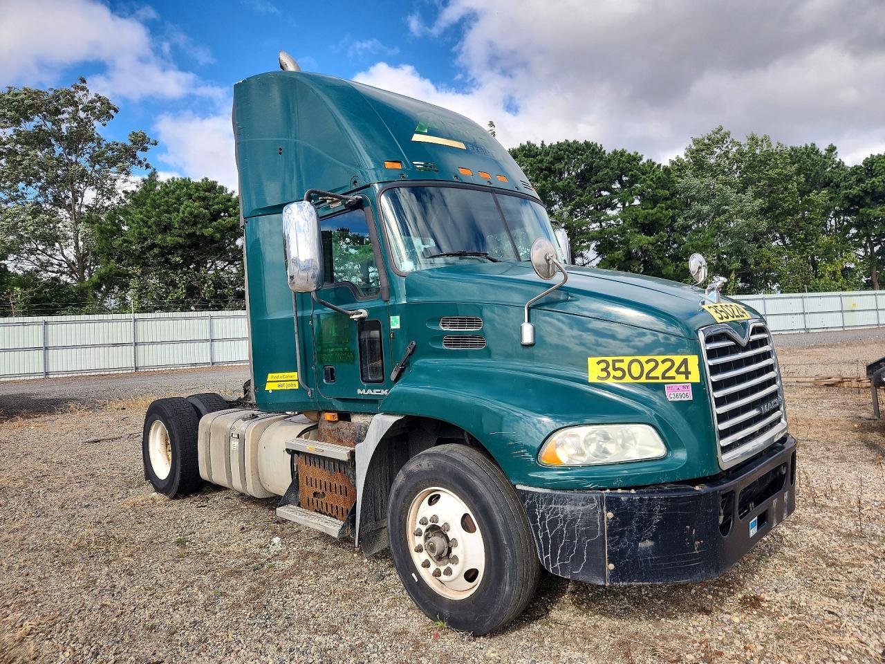 2016 VIN 1M1AW01X8GM008459 COPART salvage auction — Minor Dent/Scratches, Ct - Clean Title, sold $500 on 2026-10-13 (photo 4)