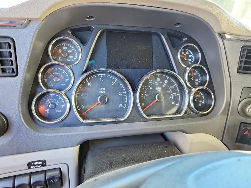 2013 Peterbilt 579 VIN 1XPBDP9XXKD495761 COPART salvage auction — NORMAL WEAR, OH - CERTIFICATE OF TITLE, sold $9,200 on 2026-10-06 (photo 9)