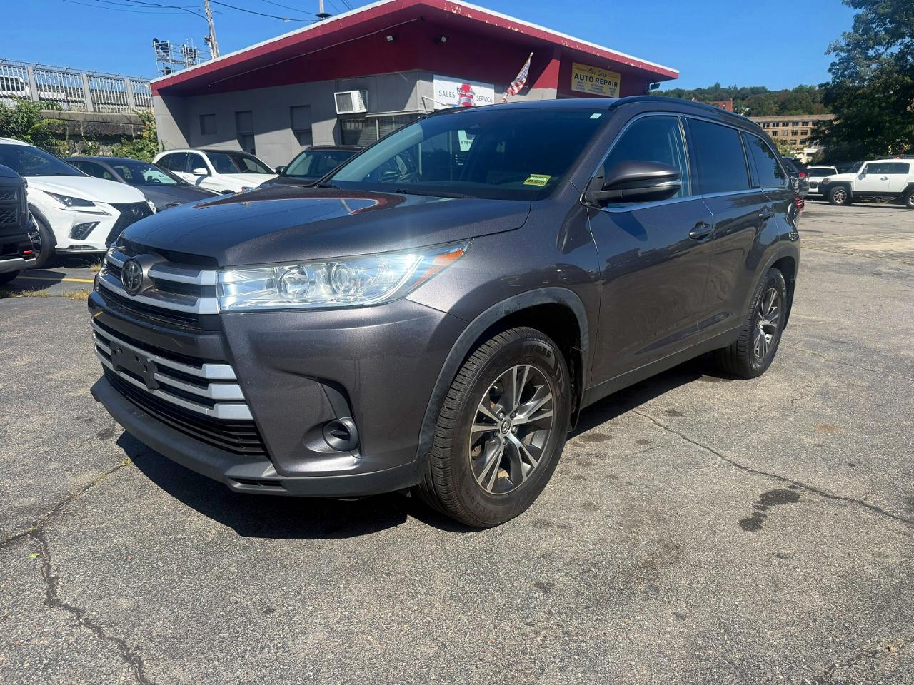 2019 Toyota Highlander VIN 5TDBZRFH5KS985203 — COPART salvage auction photo