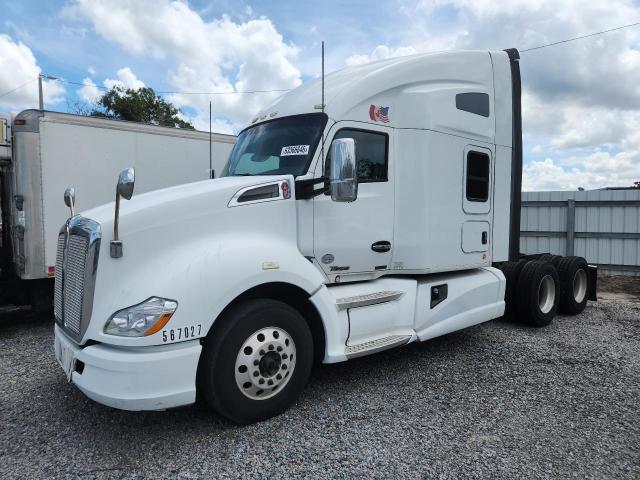 2015 Kenworth Construction VIN 1XKYD49X4FJ428496 — COPART salvage auction photo