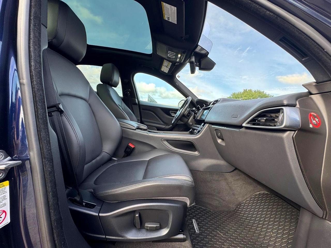 2017 Jaguar F-Pace VIN SADCJ2BV1HA884653 COPART salvage auction — Normal Wear, Ct - Clean Title, sold $7,000 on 2026-09-16 (photo 5)